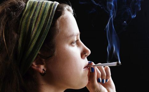 女性吸烟有什么危害 女人如何戒烟 女人戒烟的方法