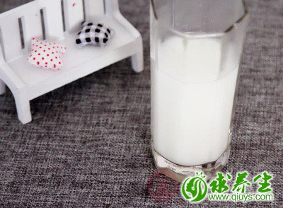 牛奶中色氨酸是人体八种必需的氨基酸之一